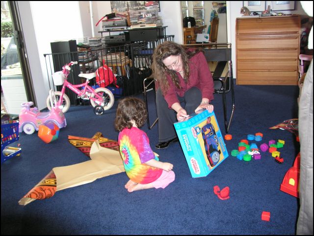 Good Mommy is helping