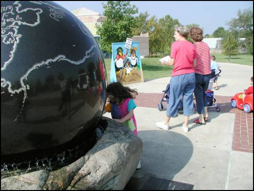 I can turn this globe!!!!