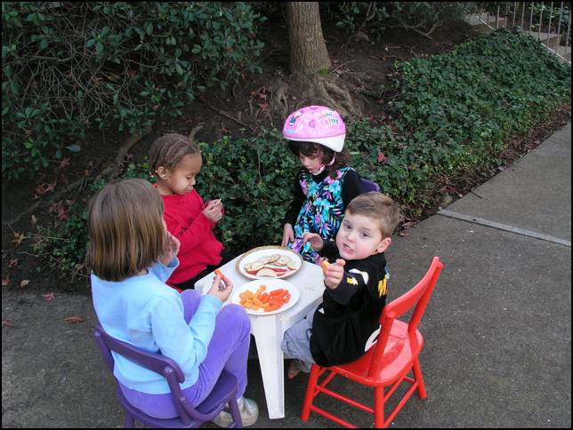 An afternoon picnic in the courtyard with Kryie, Thomas and Natalie