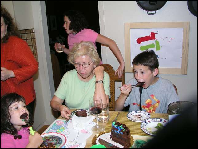 Hmmmmmmmm good cake