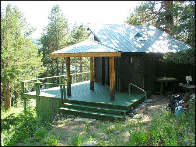 Deck new color stain of Behr Ponderosa Green!