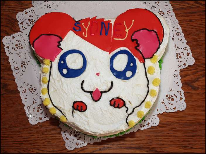 A wonderful micie cake -- thanks to Mommy and Grandma!