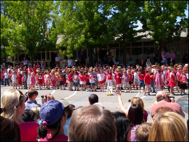 Everyone sings the Las Lomitas song